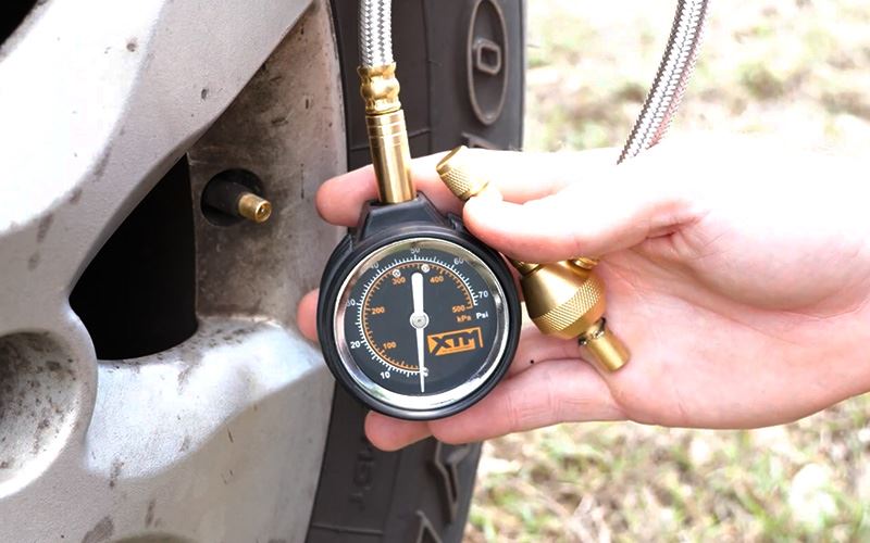 Tyre pressure gauge + deflator Tyre pressure gauge + deflator